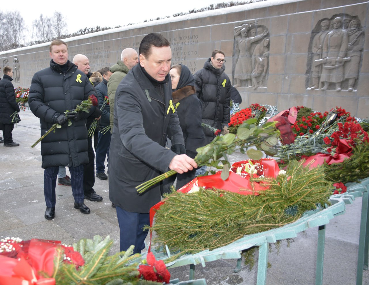 На Пискаревском мемориальном кладбище почтили память ленинградцев-блокадников
