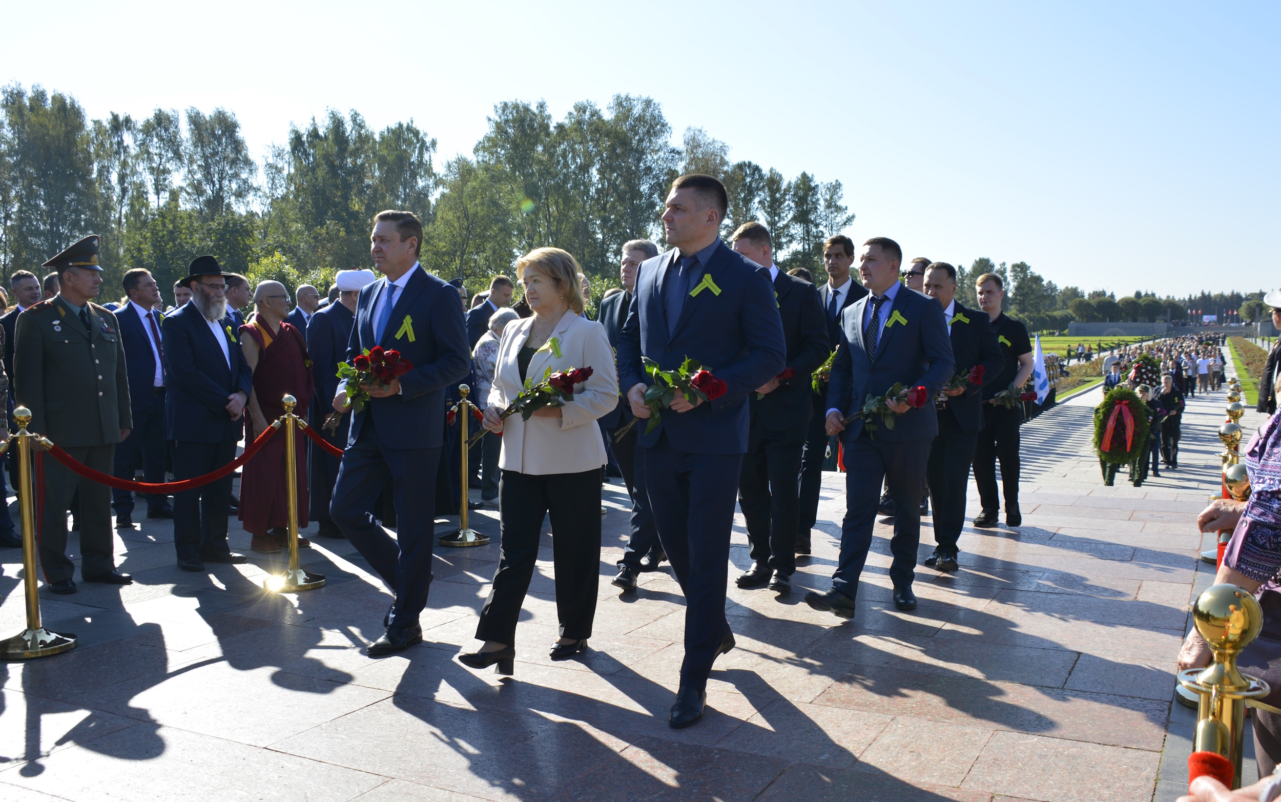 Ленинградский день памяти: на Пискаревском мемориальном кладбище почтили память жертв блокады