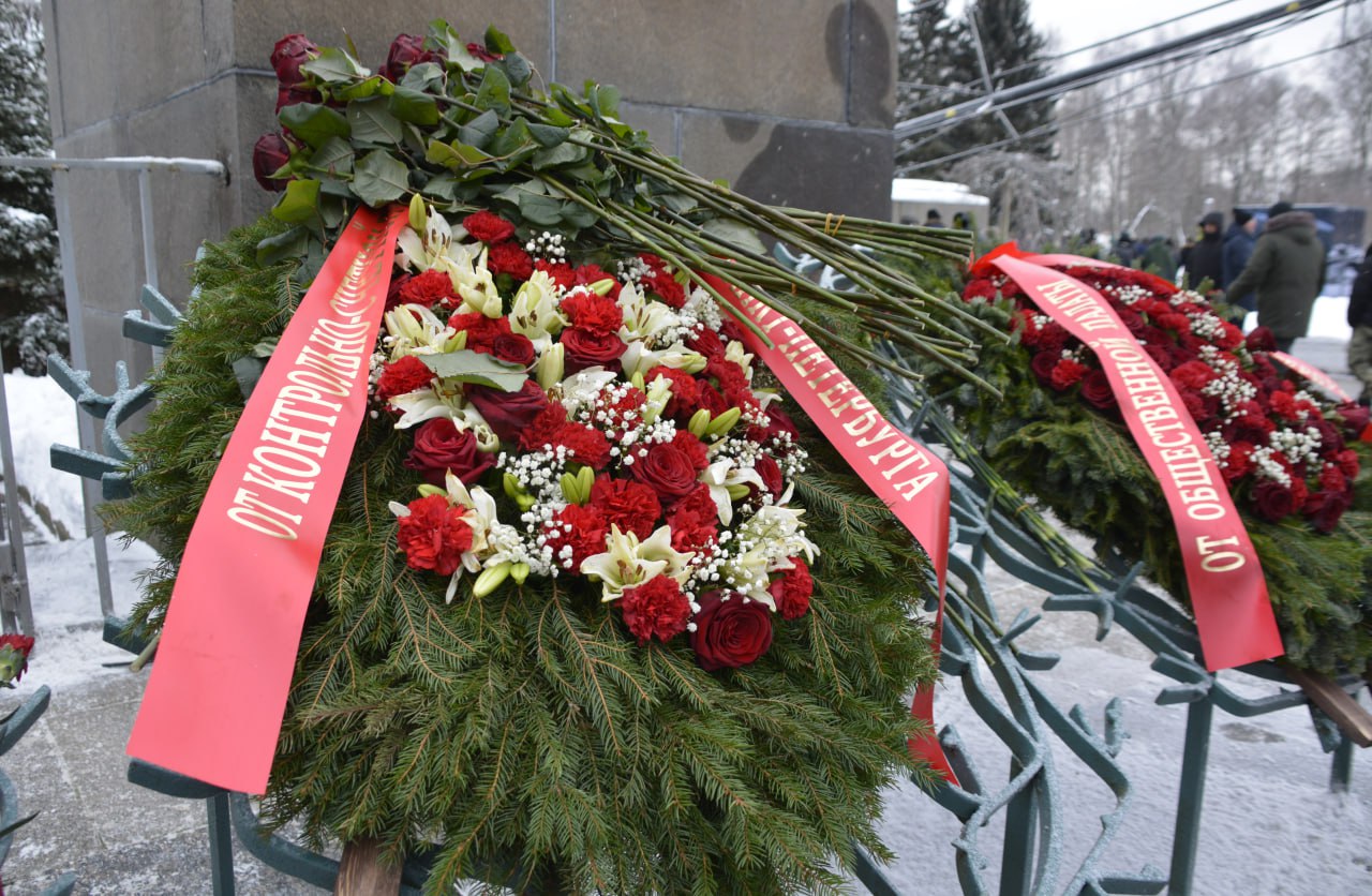 На Пискаревском мемориальном кладбище почтили память ленинградцев-блокадников