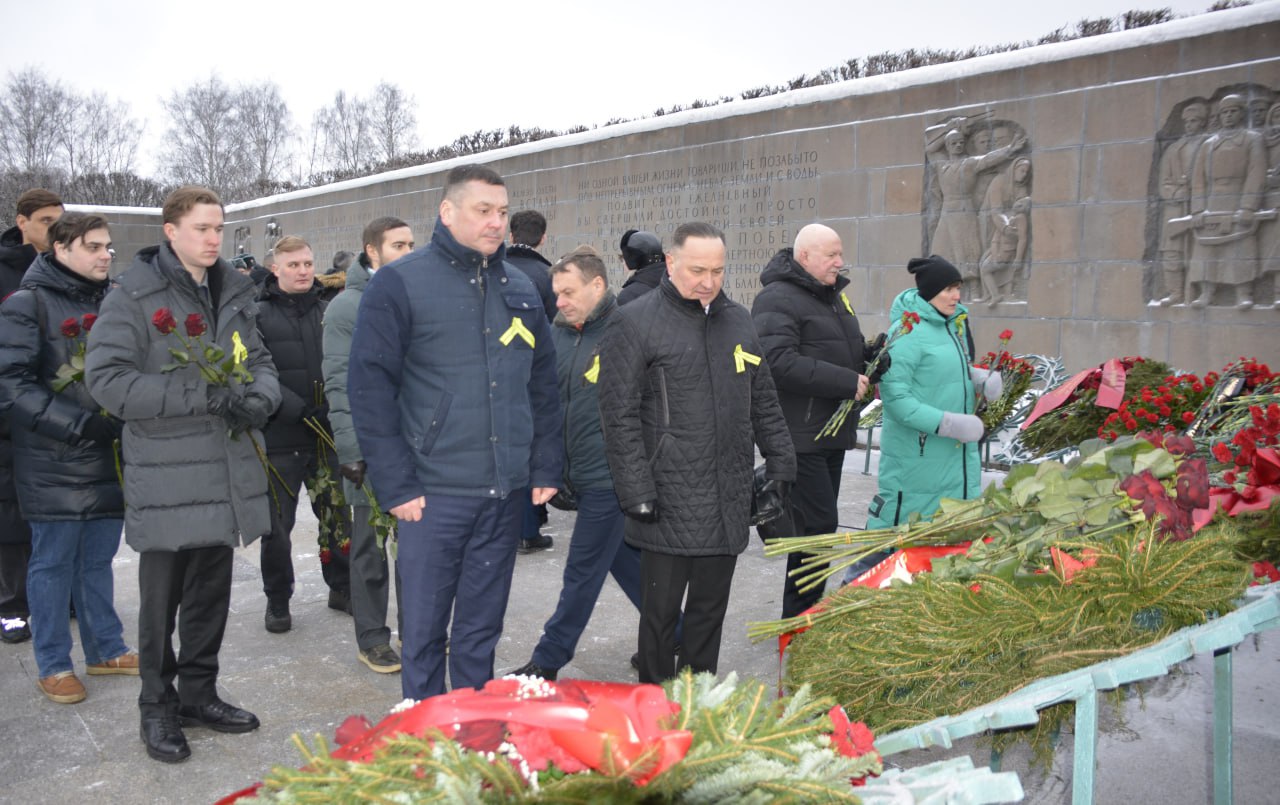 На Пискаревском мемориальном кладбище почтили память ленинградцев-блокадников