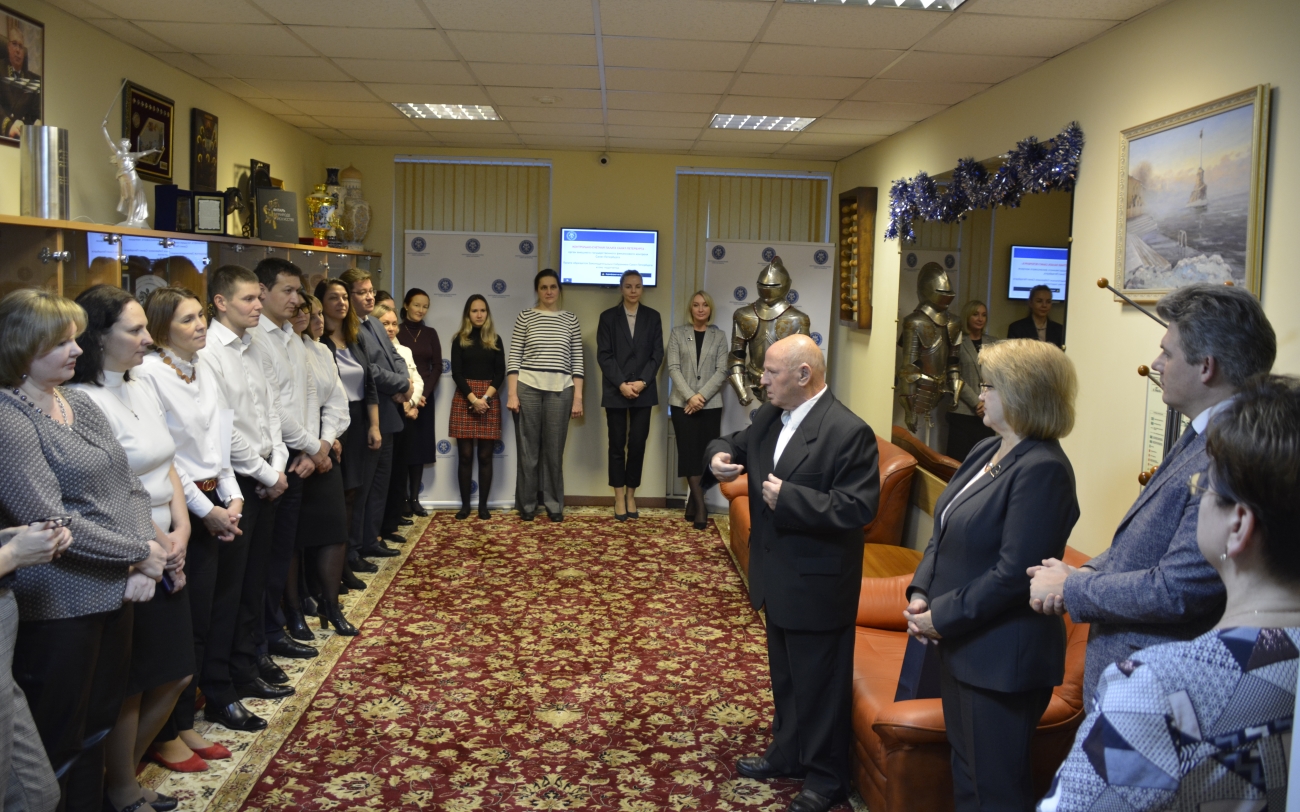 В Контрольно-счетной палате Петербурга поздравили первого председателя с юбилеем