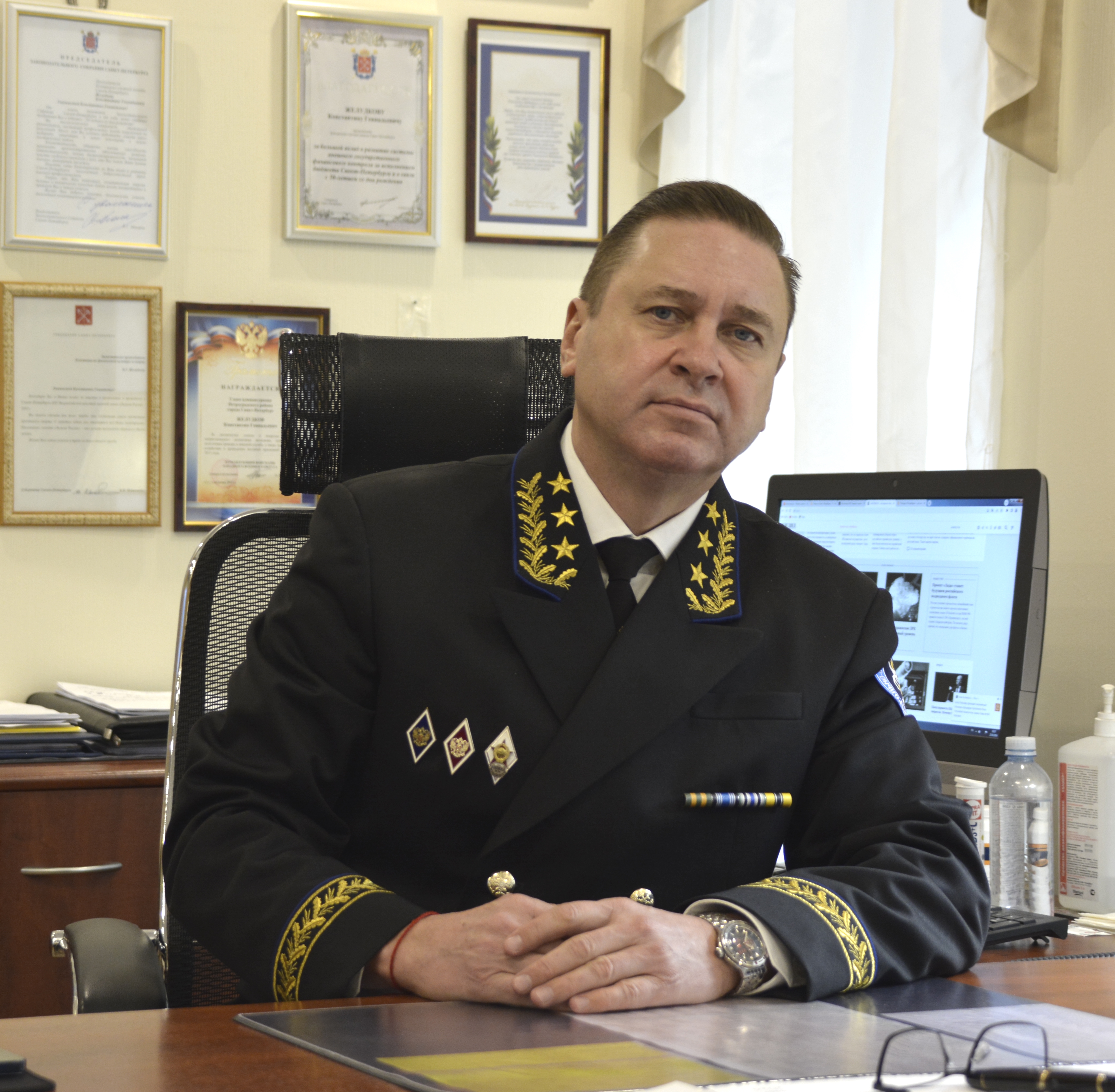 Председатель Контрольно-счетной палаты Санкт-Петербурга Константин Желудков награжден Медалью ордена «За заслуги перед Отечеством» II степени.