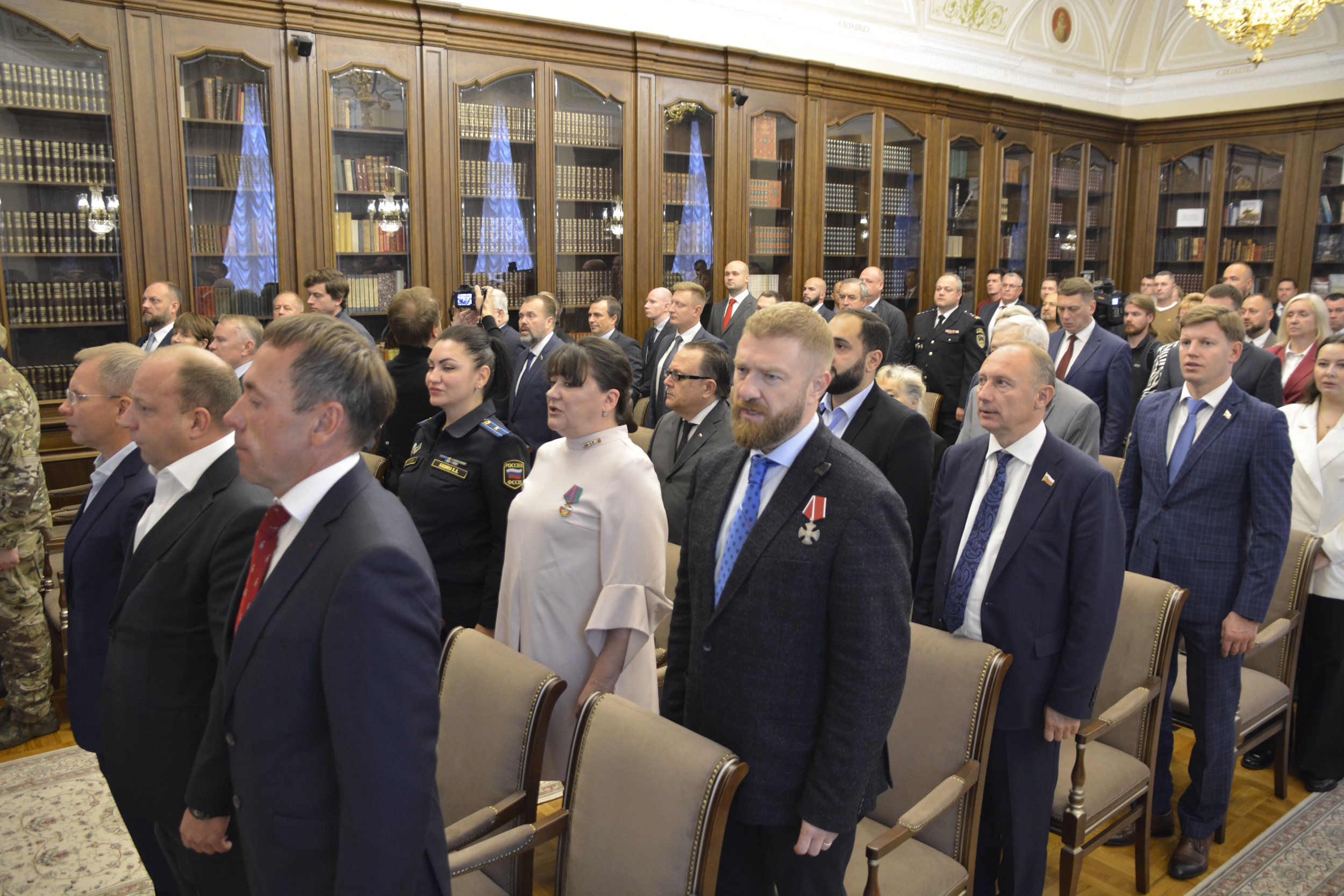 Председателю Контрольно-счетной палаты Санкт-Петербурга Константину Желудкову и аудитору Егору Бушеву вручен памятный знак «Ленинградский полк» 